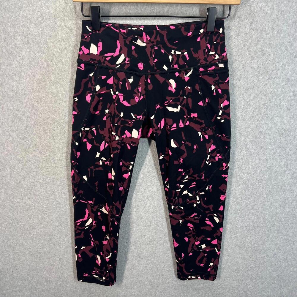 Women’s Sweaty Betty Power Crop Leggings Womens XS Red Black‎ Geo Print EUC